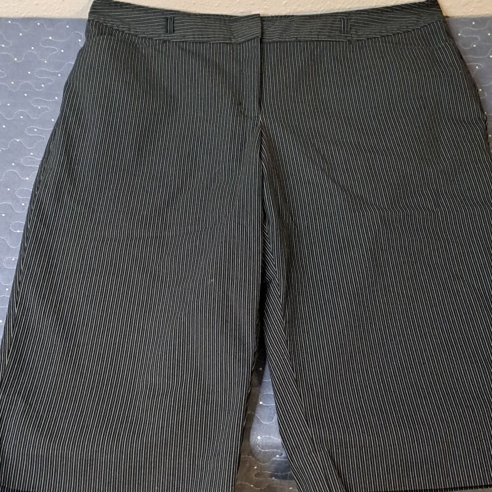 Worthington black pinstripe Modern fit bermuda shorts size 16 Petite